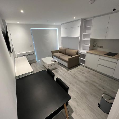 Modern Studio Apartment In Gibraltar - The Hub Экстерьер фото