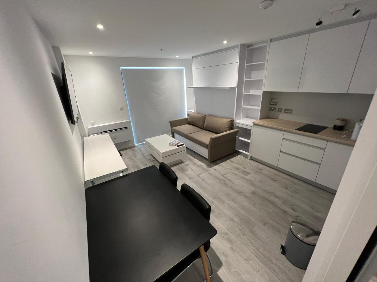 Modern Studio Apartment In Gibraltar - The Hub Экстерьер фото
