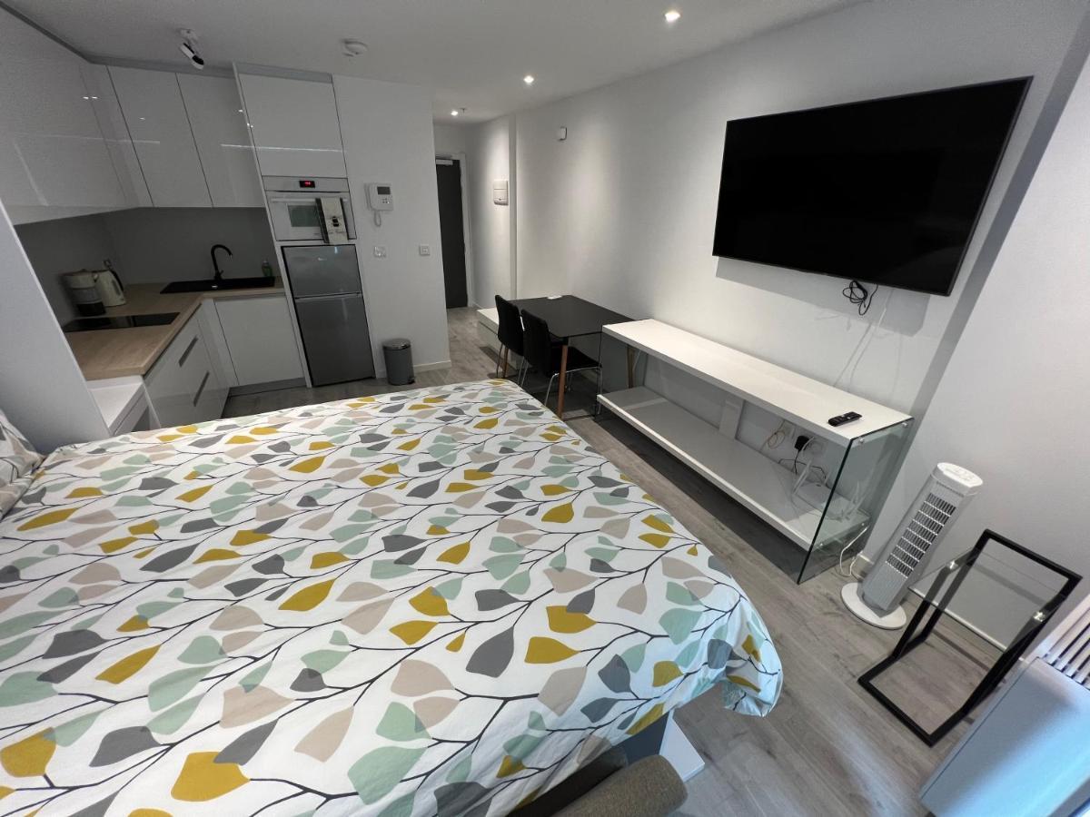 Modern Studio Apartment In Gibraltar - The Hub Экстерьер фото