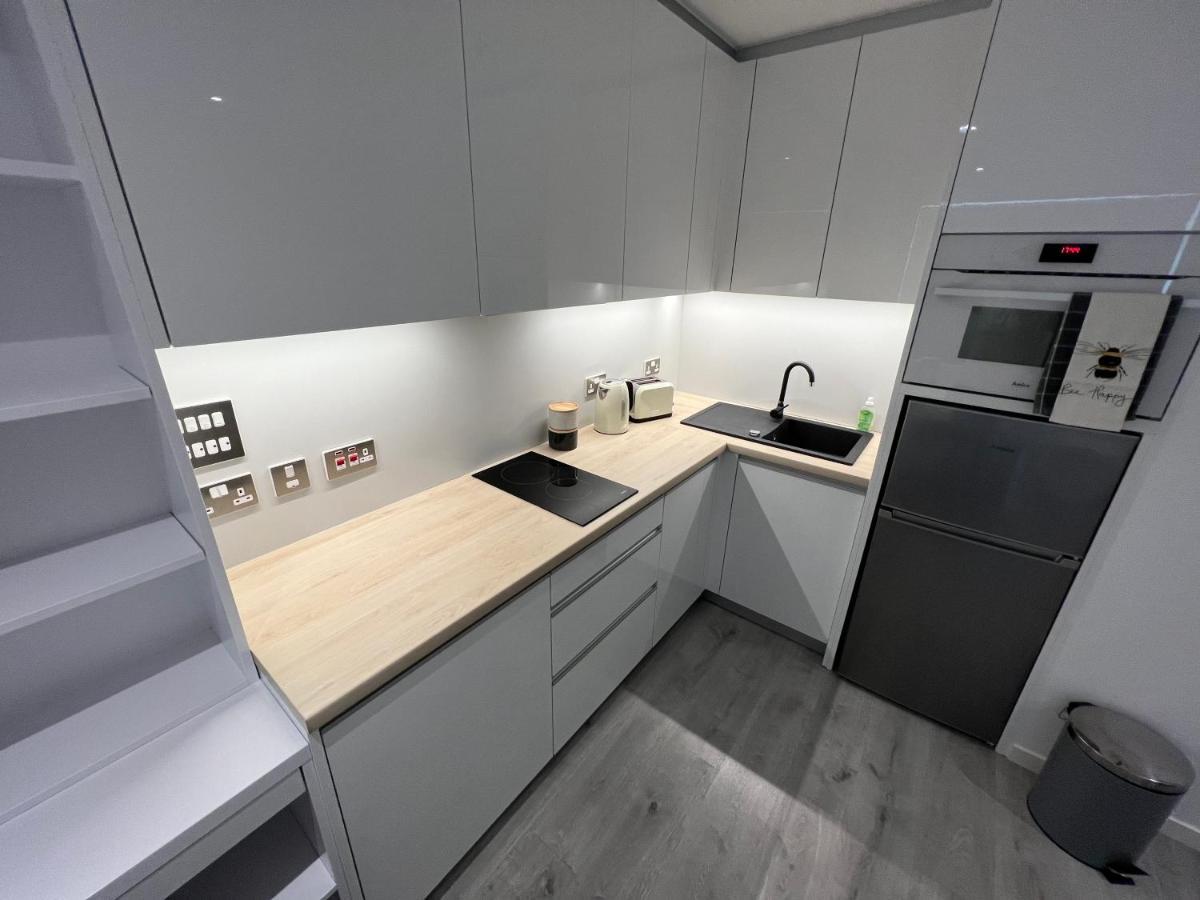 Modern Studio Apartment In Gibraltar - The Hub Экстерьер фото