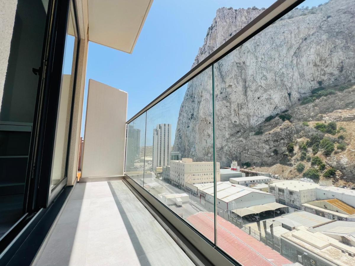 Modern Studio Apartment In Gibraltar - The Hub Экстерьер фото